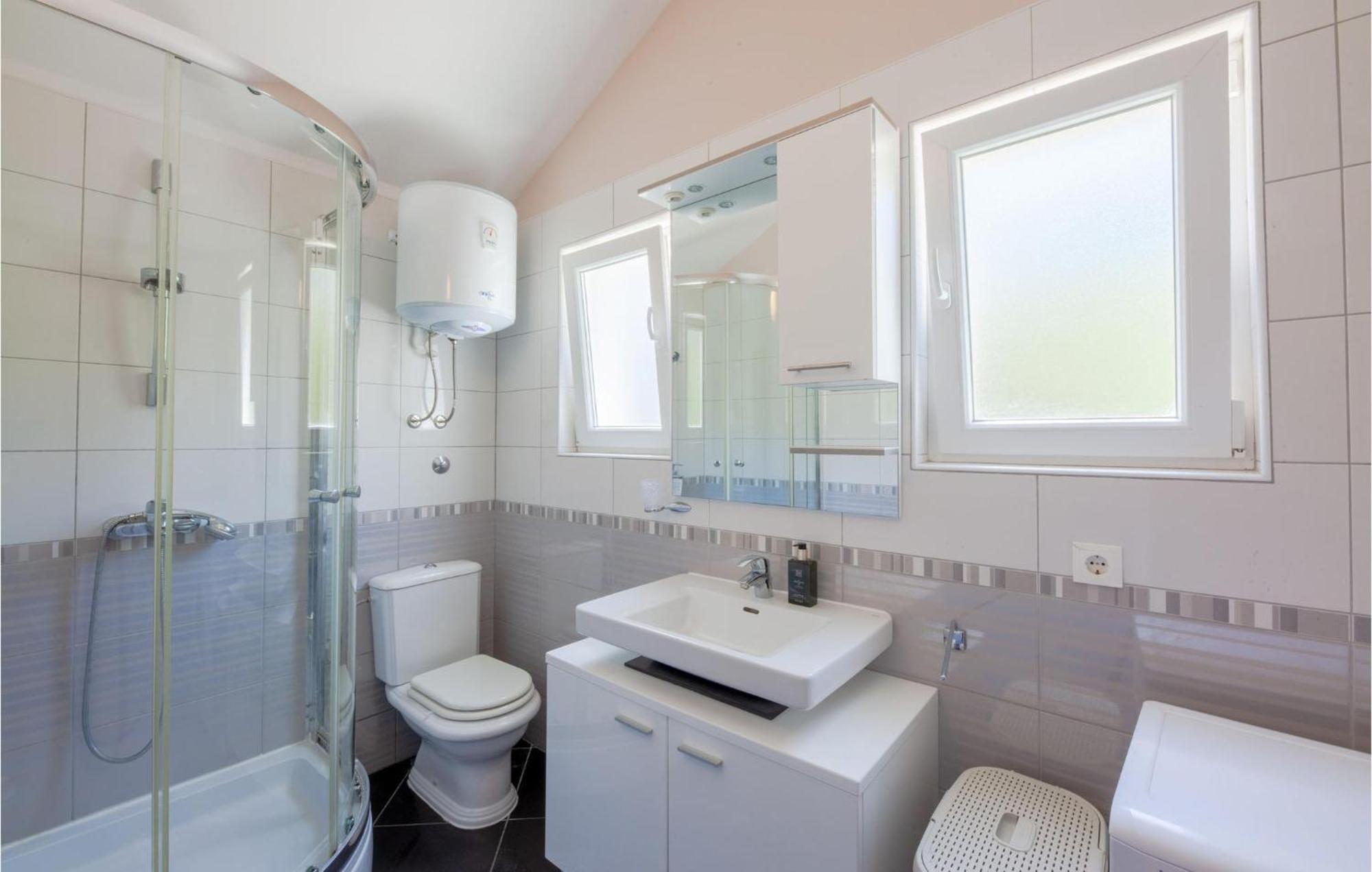 Amazing Apartment In Prigradica With Wifi Exterior photo