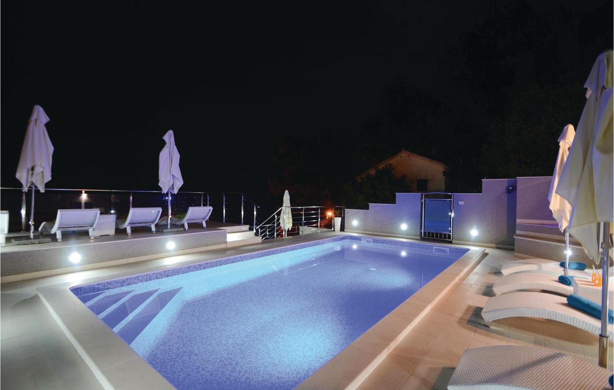 Amazing Apartment In Prigradica With Wifi Exterior photo