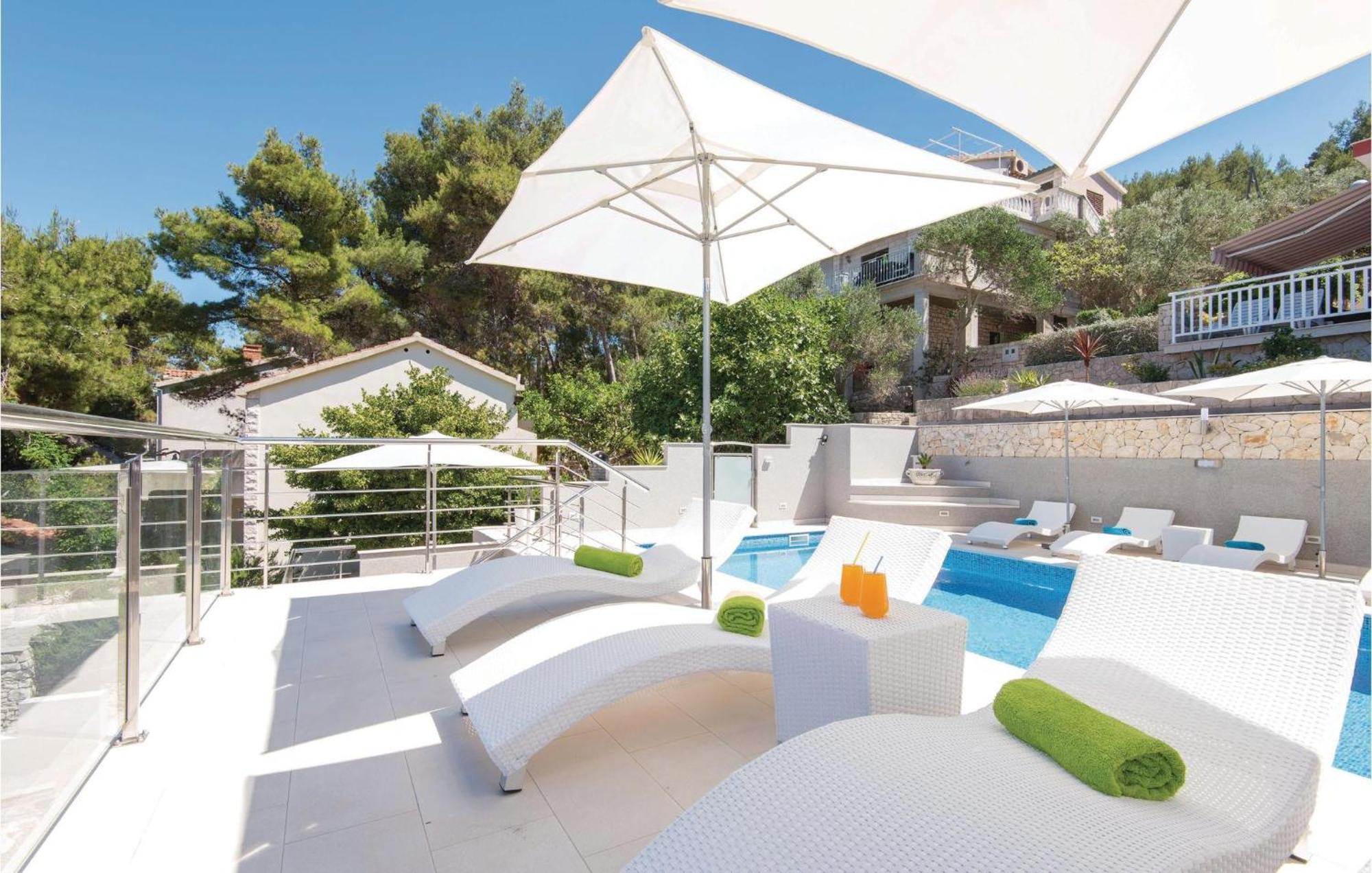 Amazing Apartment In Prigradica With Wifi Exterior photo